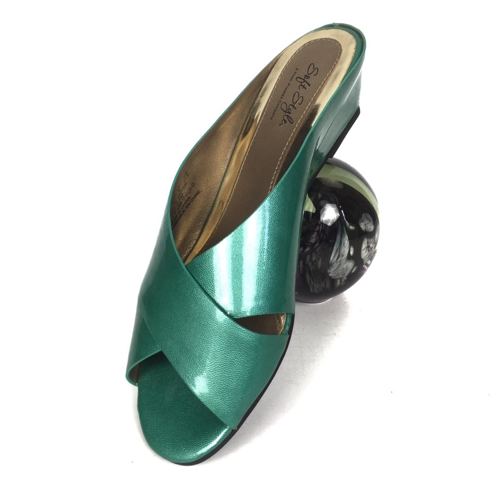 Hush Puppies dk. Aqua patent. open toe wedge 10